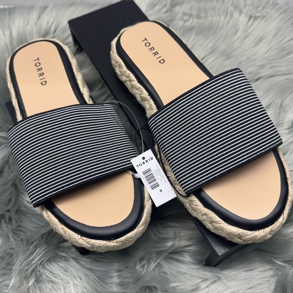 Torrid Single Band Platform Slides Open Toe Slip-On Sandals Size 9-10 (WW) - Picture 1 of 10